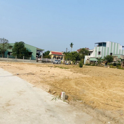 bán gấp vài lô đất ngay trung tâm thị trấn