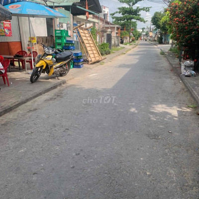 đường ô tô, Ngay Ub Huyện, CC Thuế - 8 x 21, CN: 170m, Full đất ở