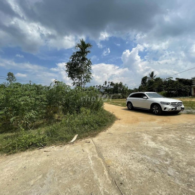 ngay sát QL1A vào 20m vài lô liền kề 150m2