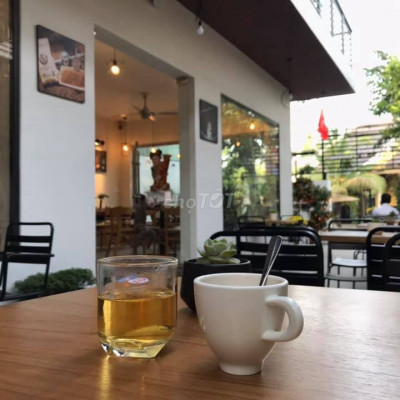 Cho thuê nhà gồm mặt bằng kinh doanh và 5 phòng ngủ nội thất đầy đủ .