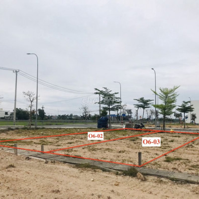 Bán 2 lô kẹp đối diện siêu thị GO giá ngộp sâu