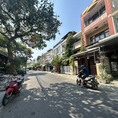 Mặt bằng kinh doanh đường Bà Triệu - Ngay khu vực khách sạn