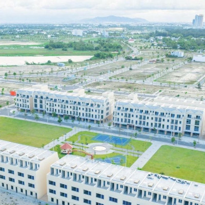 Vỡ nợ bán lô đất biển Nam Đà Nẵng, 100m2 đối diện công viên, Đông Nam