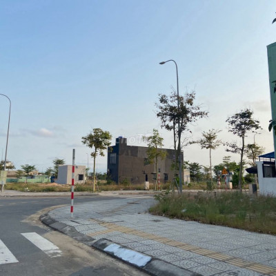 6 lô ngoại giao đối diện siêu thị Go! tặng 1cây vàng cho KH giao dịch