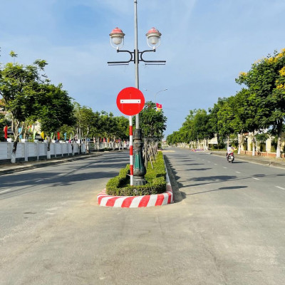 Đường bê tông 5m cách quốc lộ 1a 50m, đối diện UBND phường Điện Minh