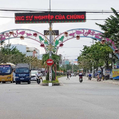 Đất mặt tiền 150m2 gần trường gần ubnd