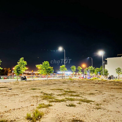 Sập hầm cắt lỗ 300triệu lô đối diện công viên cạnh BigC Điện Bàn