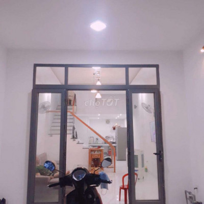 👉Nhà mê đúc điện ngọc, sát vách đà nẵng..👉Công năng:2pn, khách, .