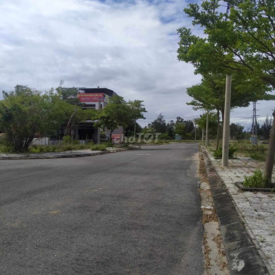 Bán lô 5.5m KDC mới sát đại học fpt view công viên