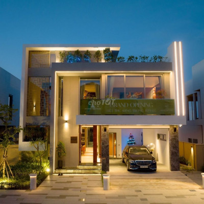 Biệt thự 2 mặt tiền ven biển Nam Đà Nẵng, DT 427m2. Đối diện sân Golf