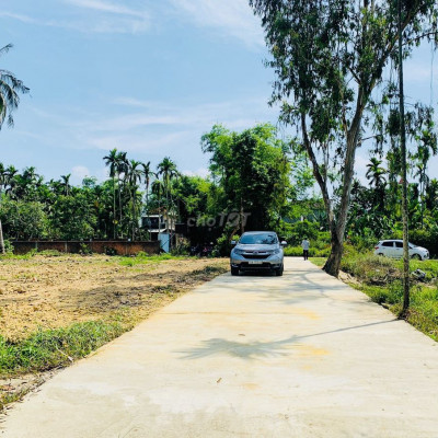 chính chủ cần bán lô đất chính bê tông 4m khu khối phố ngay VĨNH ĐIỆN