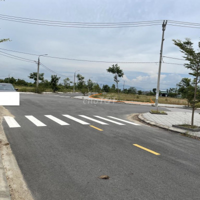 Chính chủ bán nhanh lô góc SIÊU ĐẸP 2 M TIỀN, Đ.NAM góc ngã tư