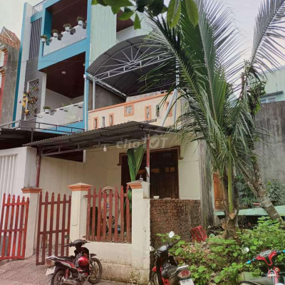 CẦN BÁN NHÀ 2 TẦN CHÍNH CHỦ TRUNG TÂM THỊ TRẤN