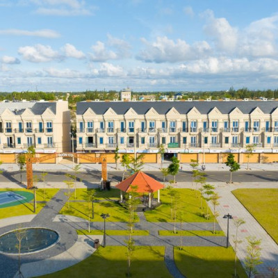 Nhà ven biển, trực diện công viên, đường nhựa 10.5m