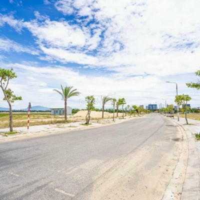 CC cần bán lô góc biệt thự view sông Cổ Cò cực đẹp 370m2 giá sụp hầm