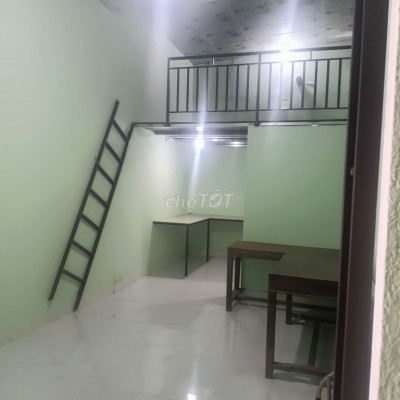 Phòng có gác rộng rãi ngay mặt đường ở Điện Bàn có thể ở nhiều người