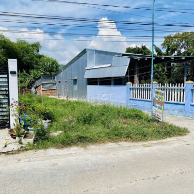 Ngay UBND và chợ Lệ Trạch , Chủ Cần Tiền nên bán 610tr quá rẻ , sẵn sổ