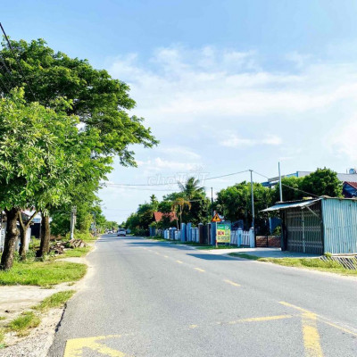 Bán gấp lô 175m2 cực sầm uất gần chợ sát Phong Thử/đường 8m/CC ngay.