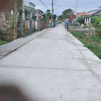 Đất đẹp,đường thông,dân đông gần chợ ,trường