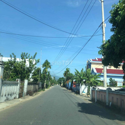 BÁN ĐẤT ĐIỆN BÀN SÁT ĐƯƠNG NHỰA CHỢ TRUNG TÂM 600t