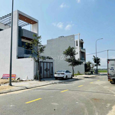 HOT - Bán gấp lô đất 100m2 sạch, đẹp ở quốc lộ 1A, hạ tầng điện âm