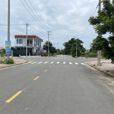 Hót, sổ đỏ sẵn , đất nền Hội Ăn giá rẻ ,kinh doanh buôn bán sầm uất