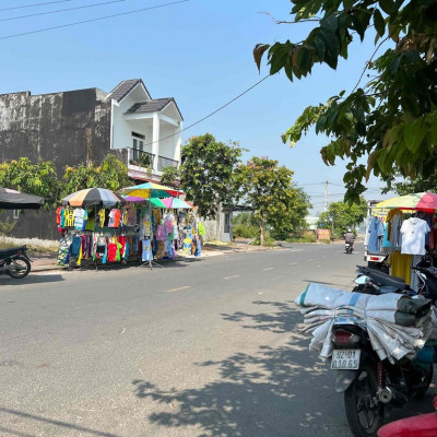 ĐẤT KHU PHỐ CHỢ SẬP HẦM 1 LÔ ***