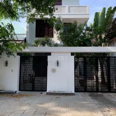 Bán biệt thự phố đường Nguyễn Văn Cừ Hội An có hồ bơi cách phố cổ 5p