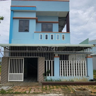 Nhà mặt tiền 2 tầng diện tích 200 m2 4 phòng ngủ phường điện Ngọc