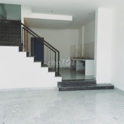 Cho thuê nhà 2 tầng mặt tiền đường 5,5m ,sau lưng trường Lê Hồng Phong