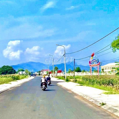 Ra mắt 7 lô ngay TT Huyện-Giá chỉ 400tr - Đường QH 10m5.