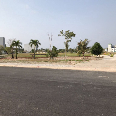 Mặt tiền đường 10,5m. DT171,5 m thông thẳng khu đô thị FPT giá cắt lỗ