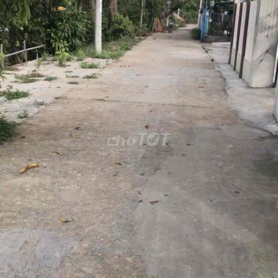 cần bán đất chính chủ có hồ sen phía trước rất đẹp