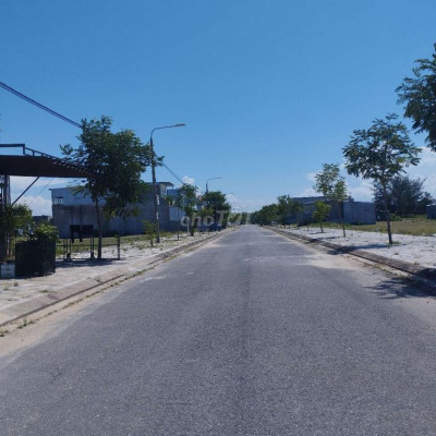 KDT Số 9 hướng đông nam mát mẻ. Gần chợ Điện Ngọc