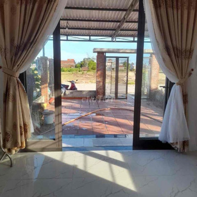 Bán nhà biệt thự 2 tầng mới xây khu TDC Duy Hải. Đường 7m5.