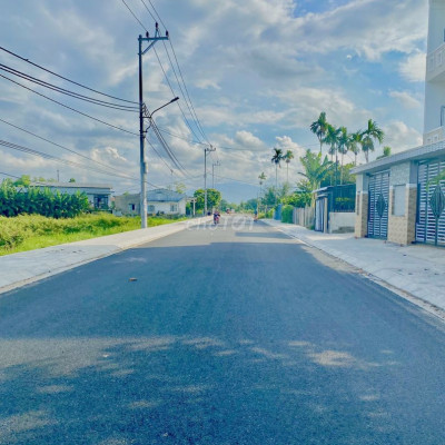 Mặt tiền đường sát chợ Thị Trấn,sẵn sổ,trả trước 400tr(50%).