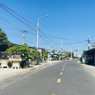 Cần tiền bán gấp mặt tiền đường nhựa 7.5m gần chợ gần trường chỉ 1y350