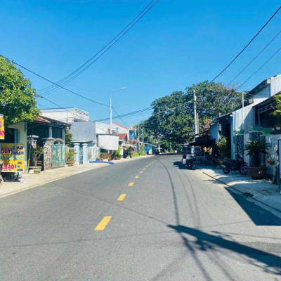 Bán 175m2 ODT mặt tiền kinh doanh đường 7m5. Trung Tâm Thị Trấn.