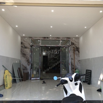 Cho thuê nhà nguyên căn , mặt tiền rộng rãi , thích hợp kinh doanh