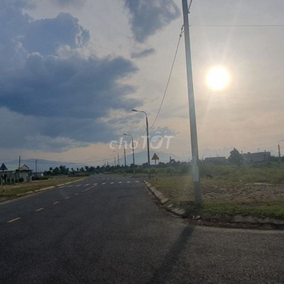 Bán đất thị trấn Quảng Nam 570tr đường nhựa sổ hồng sẵn