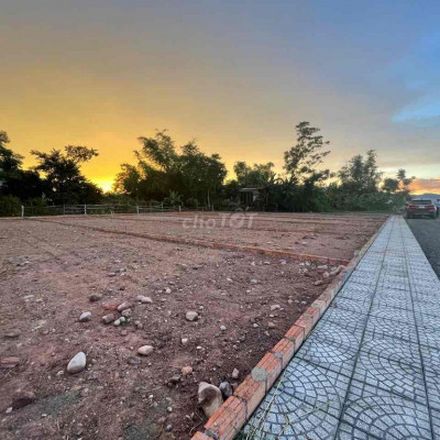 Nợ nần không xoay nỗi cần bán lô đất 380tr/120m2 Gần ngã tư Đại Minh