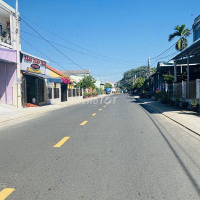 Bán lô đất sát mặt tiền đường nhựa Âu Cơ,gần chợ-Sẵn sổ.