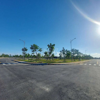 Lô góc ngã tư - Mặt công viên - Đường 10m5 - trung tâm TP Tam Kỳ