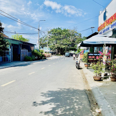 Bán lô đất làm nhà vườn cách chợ 100m –Đất ở hoàn toàn.