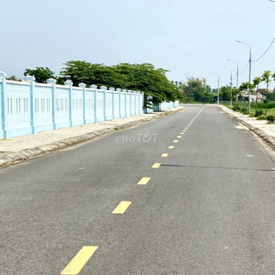 Cần Tiền Bán Gấp Lô BT 200m2 Ngay Mặt Tiền Đường Nhựa 7m5-Giá 780tr