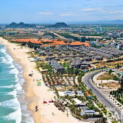 Lô đất kề ngã 4, đối diện dãy shophouse 4 tầng. Cách biển khoảng 500m