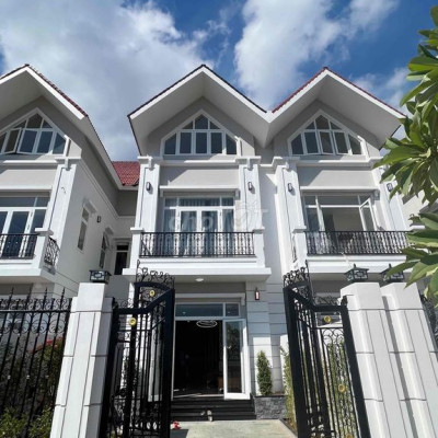 Cho thuê nguyên căn biệt thự Hoa Sứ trung tâm KKT Chu Lai