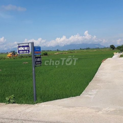 Lô đất nằm đường liên xã ngay chợ Lạc Thành đi vào liên hệ Sơn xem đất