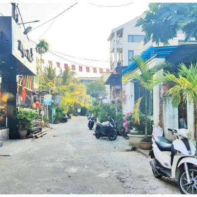 Đất phố cổ Hội An , sát chợ đêm Nguyễn Hoàng