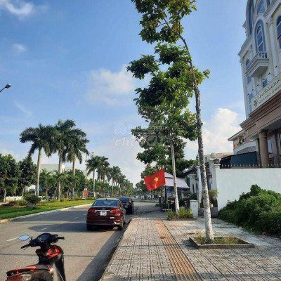 Đất sổ đỏ Dt 275m2 mặt tiền đường 42m Hùng vương Tam kỳ